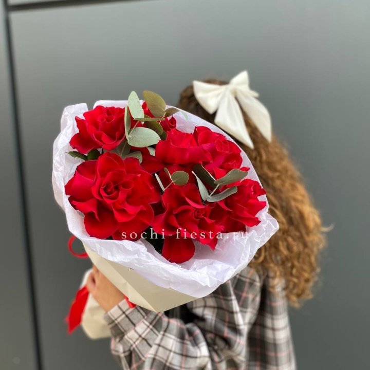7 красных французских роз в Волгограде