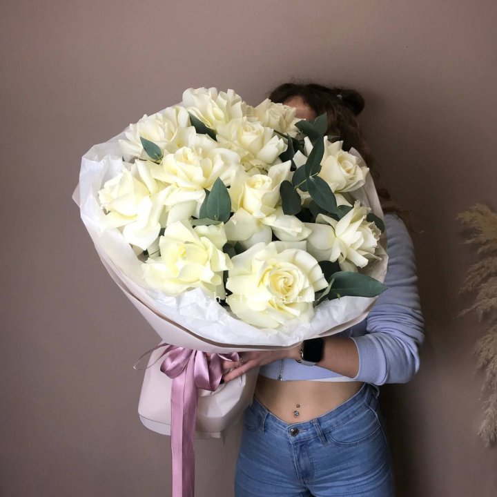 11 Белых французских роз "Вайт найс" в Волгограде