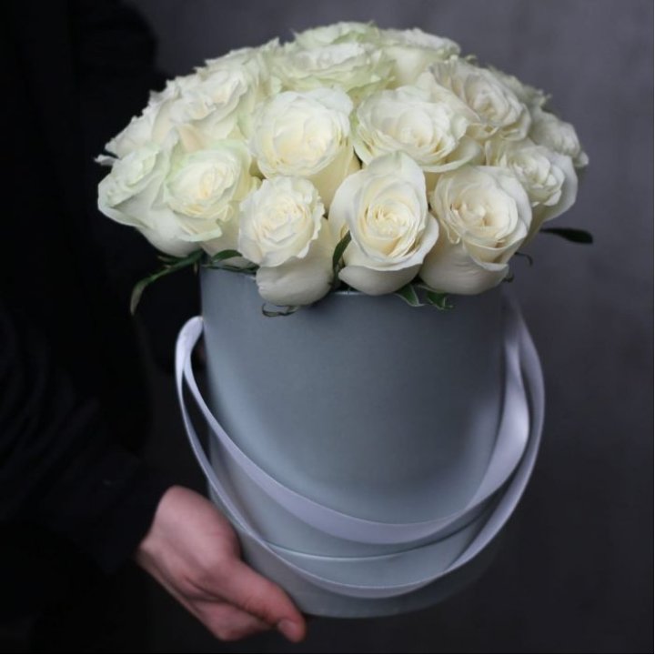 15 белых роз в цилиндре в Волгограде