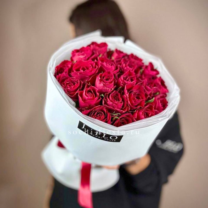 Букет красных роз мадам ред в Волгограде