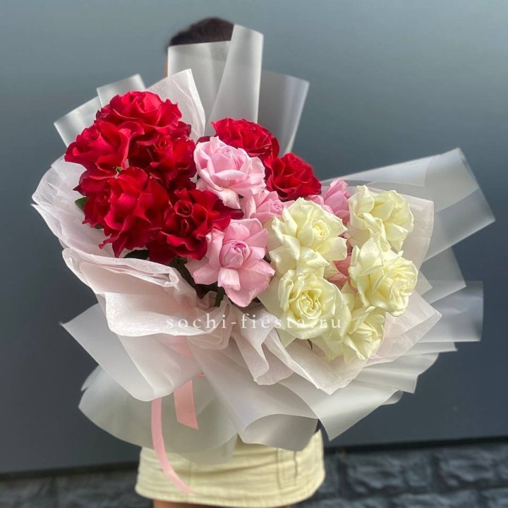 Микс из 17 роз в Волгограде