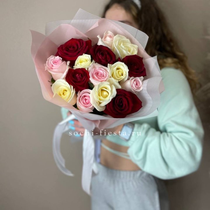 15 роз "Карусель" в Волгограде