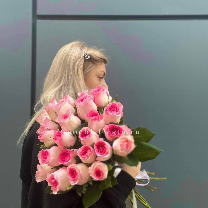  25 розовых роз в Волгограде