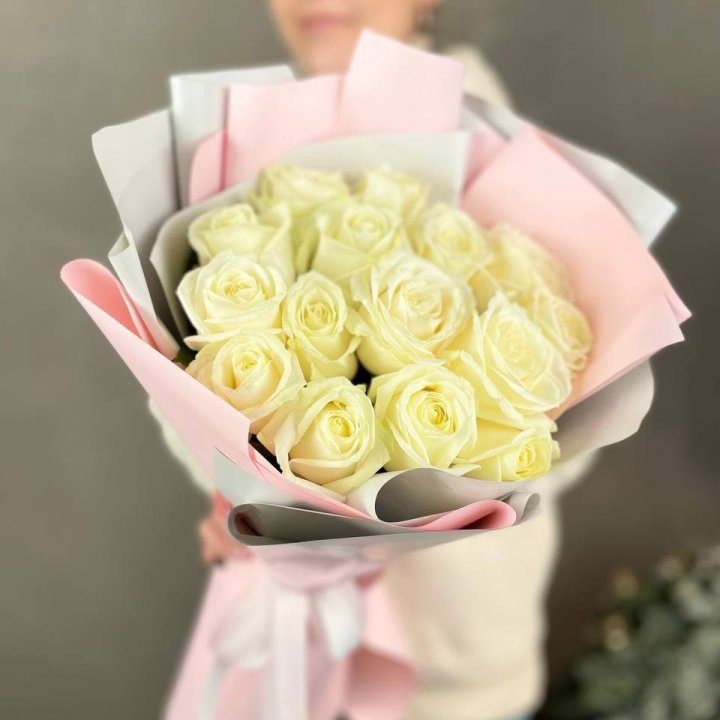 15 белых роз пудра в Волгограде