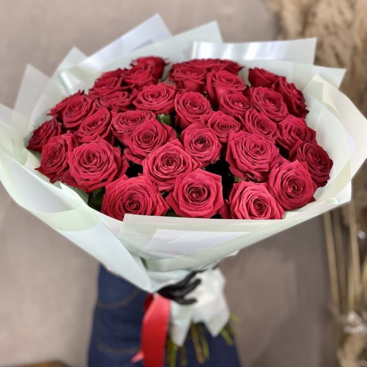 37 красных роз в Волгограде