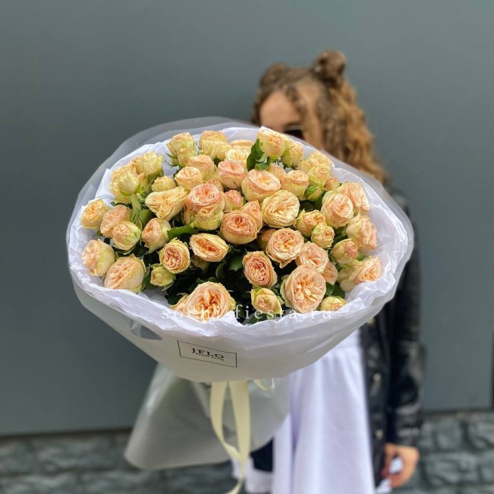 15 пионовидных роз в Волгограде