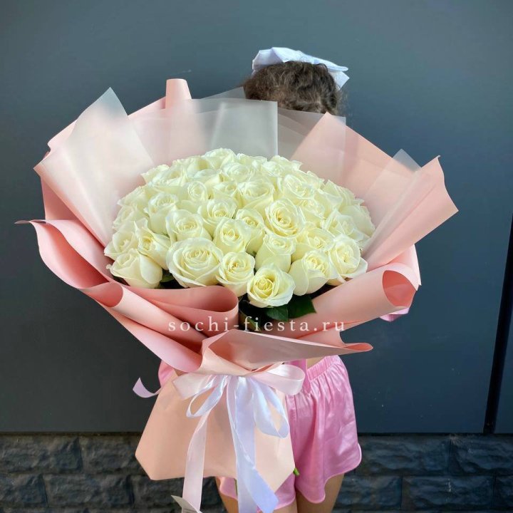 35 белых роз в Волгограде