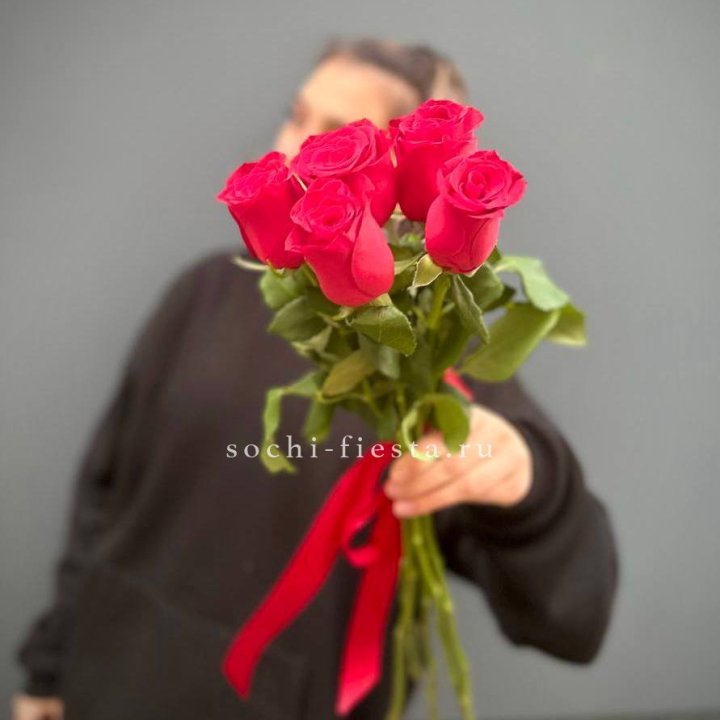 Букет 5 красных роз  в Волгограде