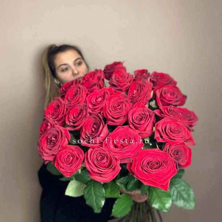 25 высоких роз в Волгограде