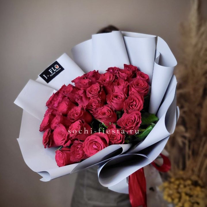 Красные розы 33 шт в Волгограде