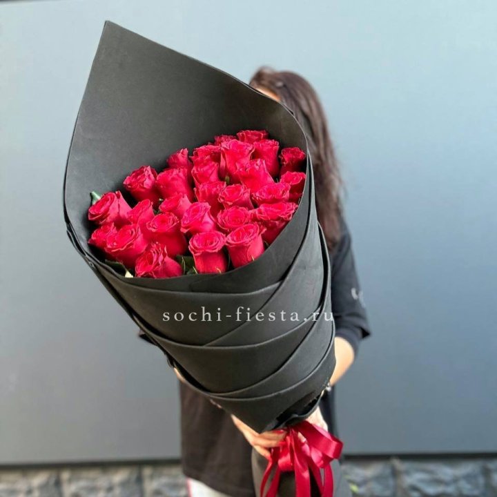 25 высоких красных роз в Волгограде