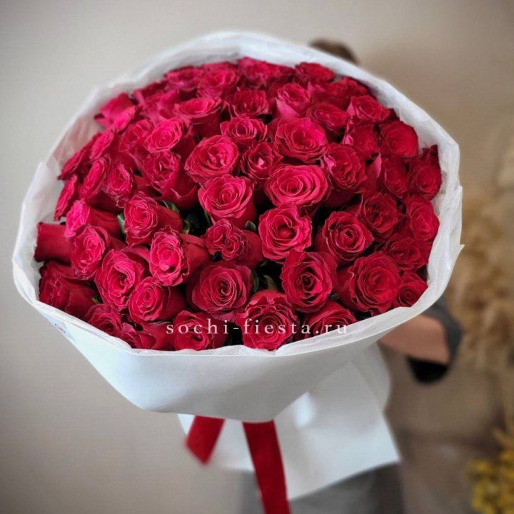 65 красных роз вайт в Волгограде