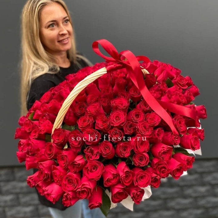 151 красная  роза в корзине в Волгограде