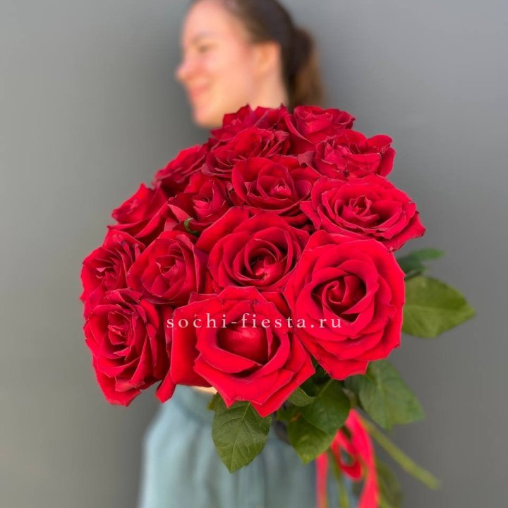 15 красных роз под ленту в Волгограде