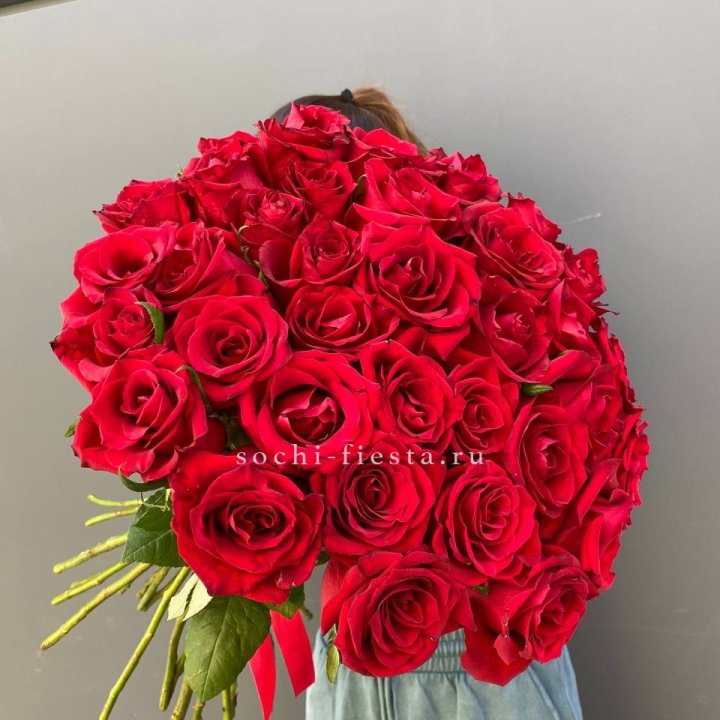 35 красных роз под ленту в Волгограде
