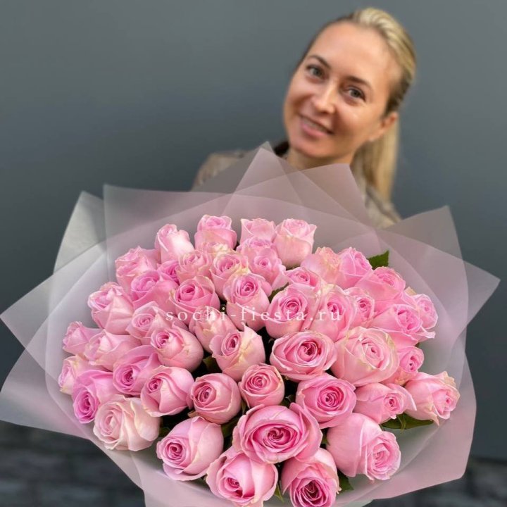 51 розовая роза в Волгограде