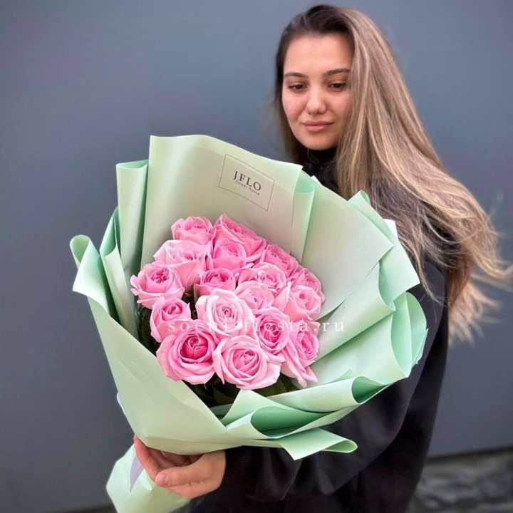 17 розовых роз в Волгограде