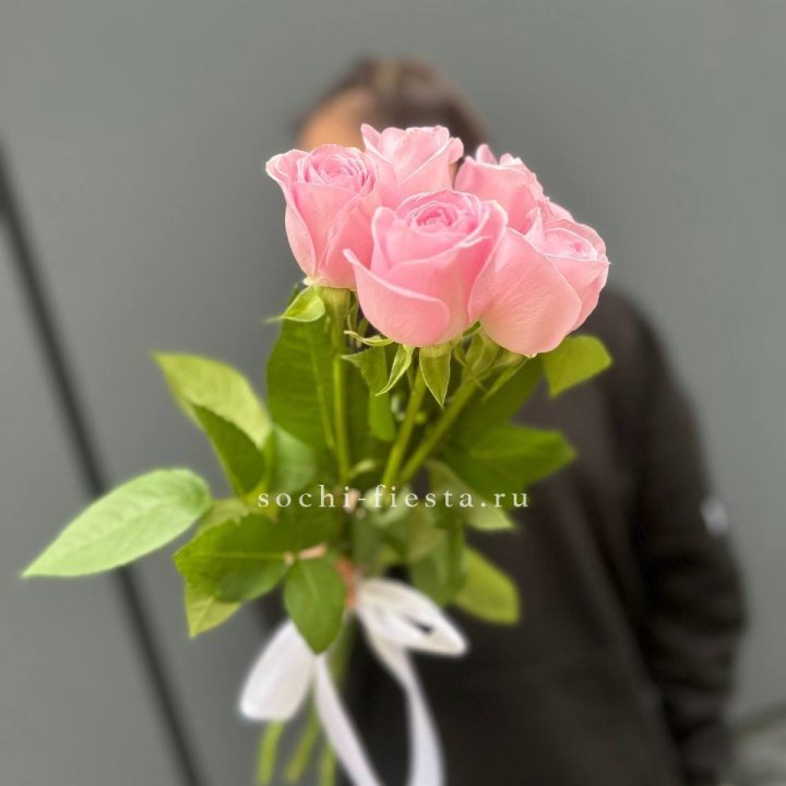 Букет 5 розовых роз  в Волгограде