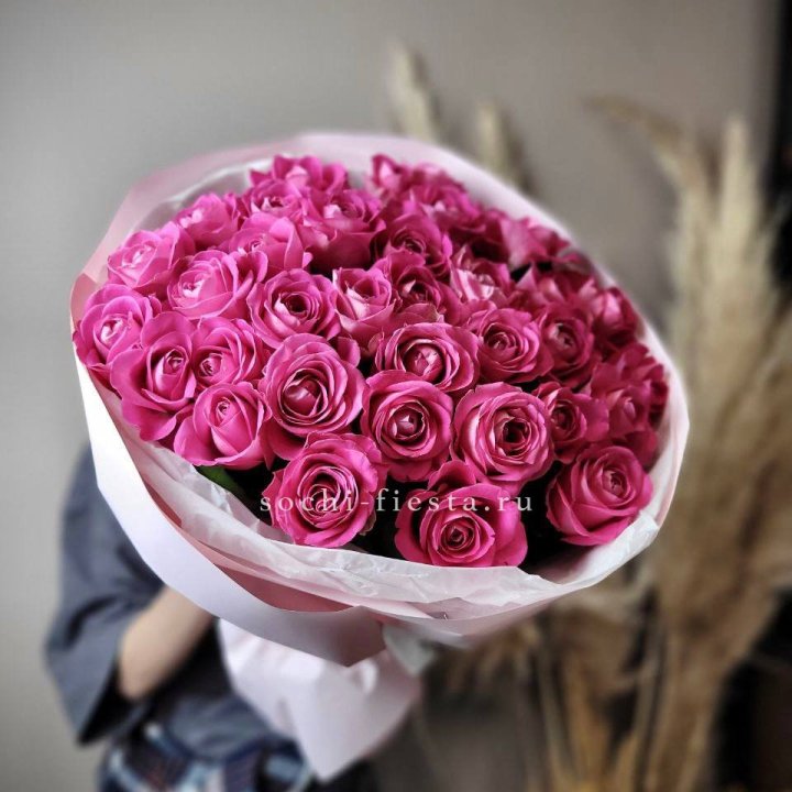 35 розовых роз  в Волгограде