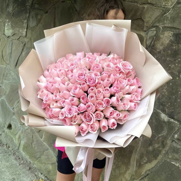 101 нежно-розовая роза Каролина  в Волгограде