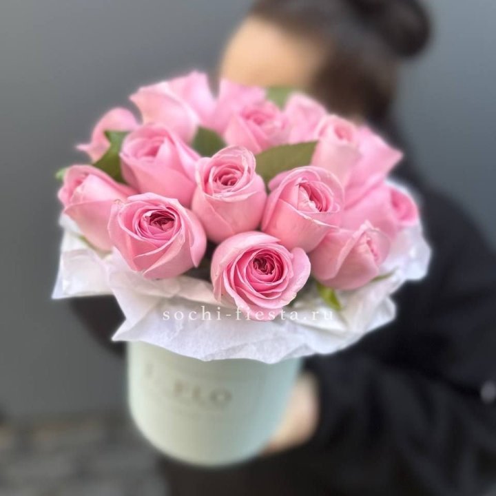 17 розовых роз в цилиндре в Волгограде