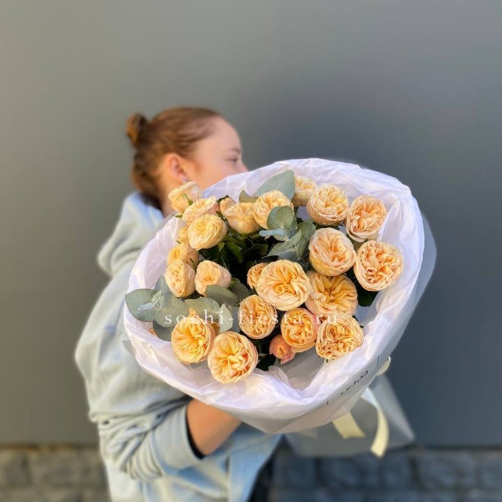 7 пионовидных роз в Волгограде