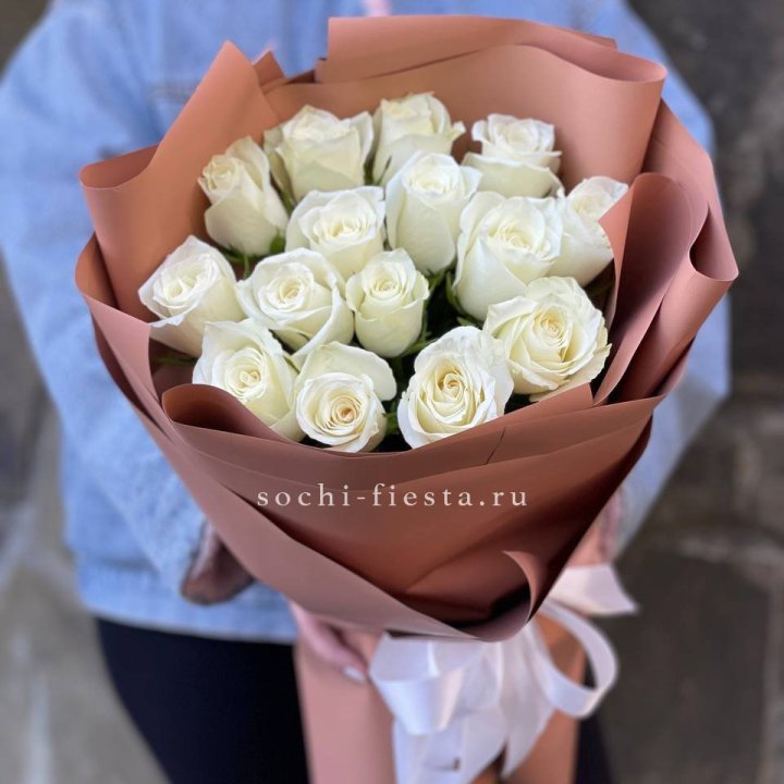 15 белых роз сиена в Волгограде