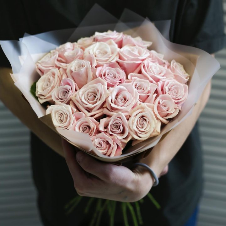 27 кремовых роз в Волгограде