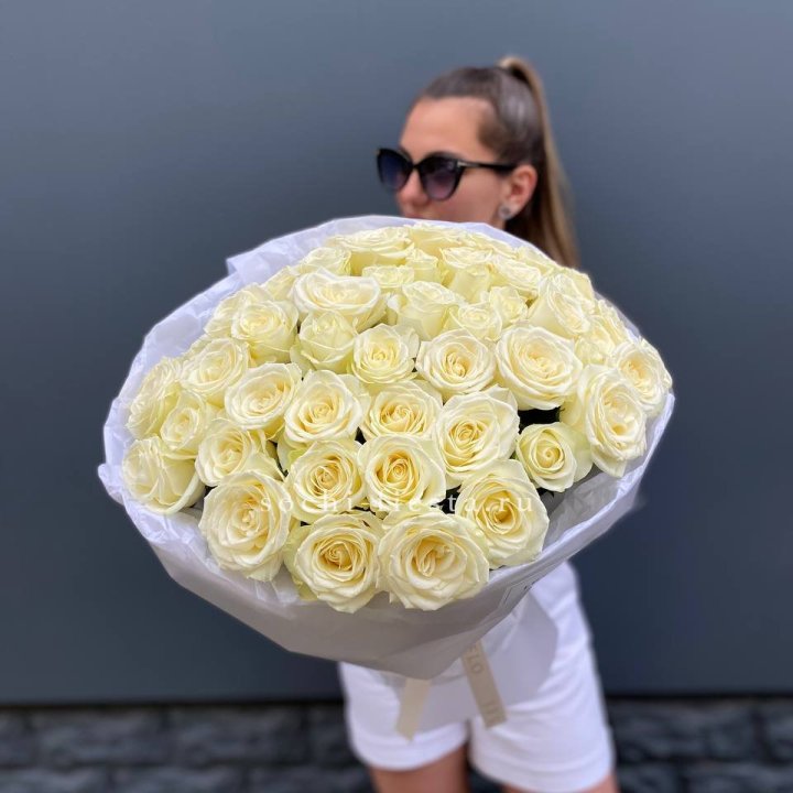 51 белая роза  в Волгограде