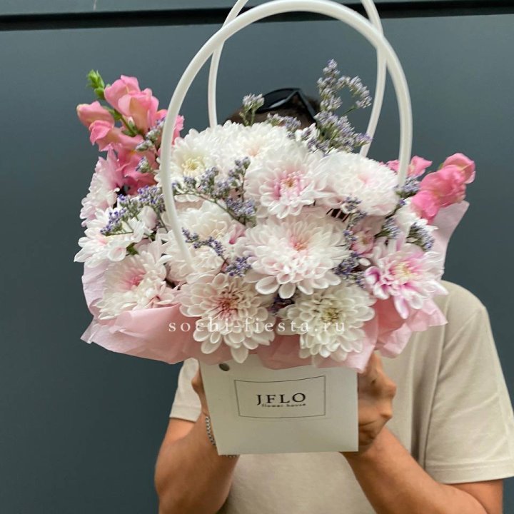 Сумочка из стойких цветов  в Волгограде