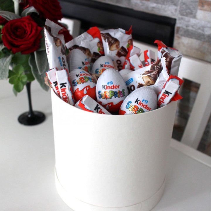 Коробка с киндерами  в Волгограде