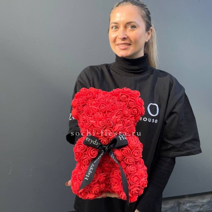 Медведь из роз красный в Волгограде