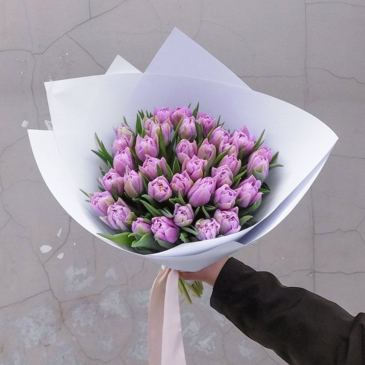 35 сиреневых тюльпанов в Волгограде