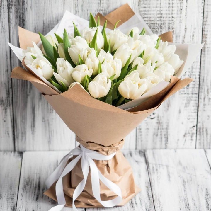 25 белых тюльпанов в Волгограде