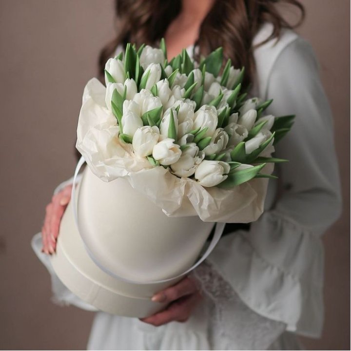 Тюльпаны в цилиндре  в Волгограде