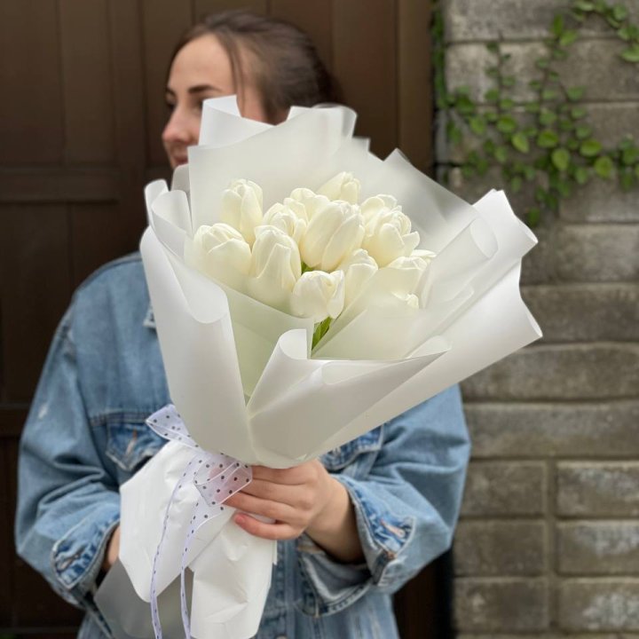 Букет белоснежных тюльпанов в Волгограде